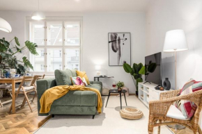 Apartment with balcony and workplace by Prague Days